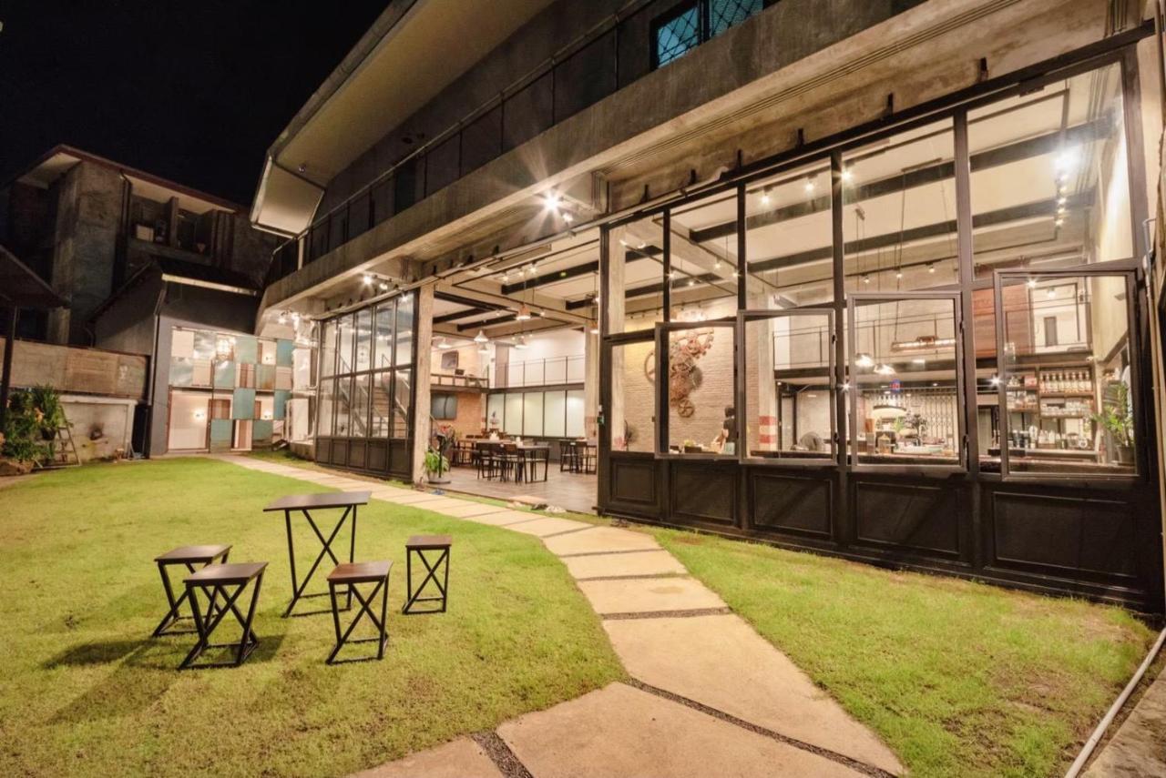 The Entaneer Poshtel Hostel *